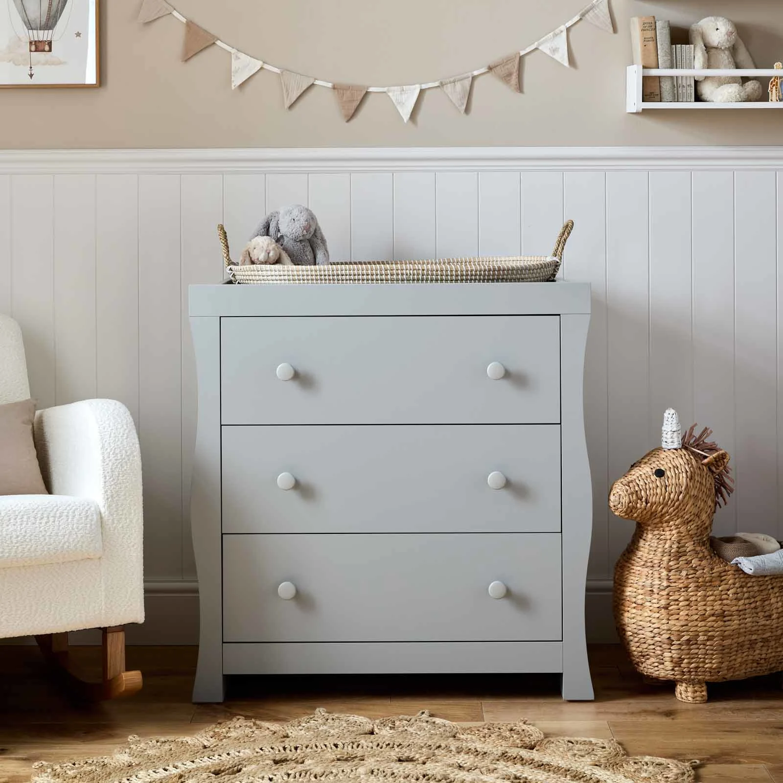 minimalist nursery decor