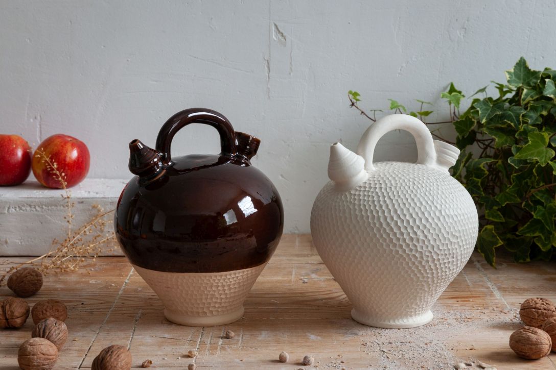 Galician ceramic water vessel