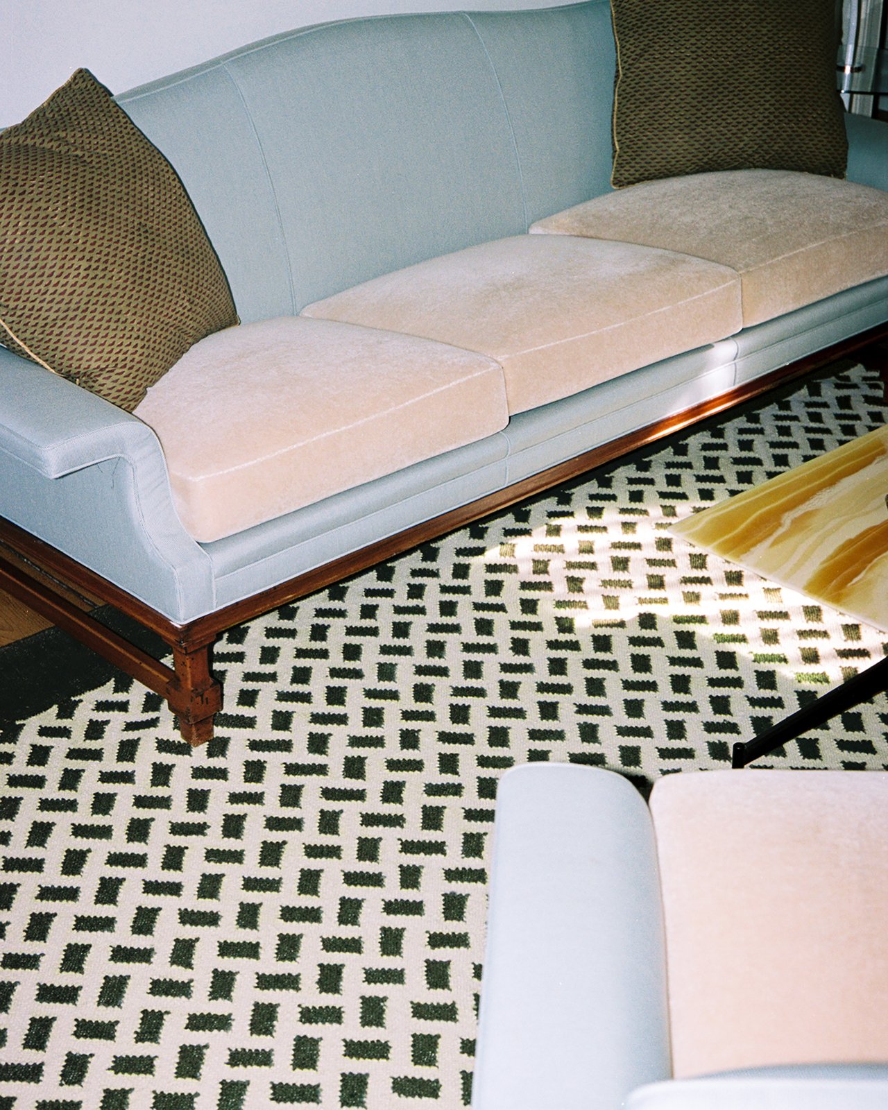 How to Choose the Right Rug Size