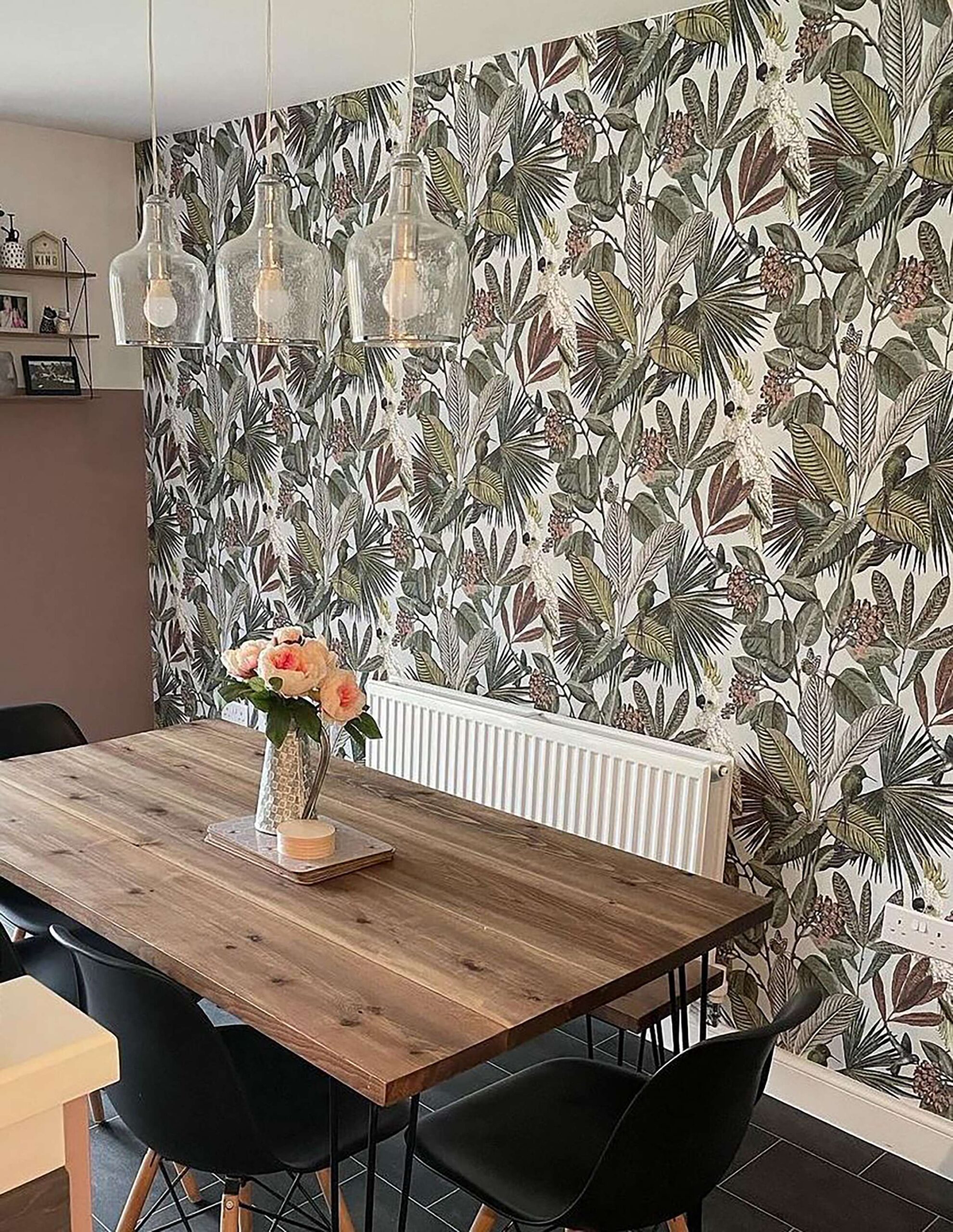 Oversized motif wallpaper from wallpaper from the 70s in tropical bird and leaf print. 