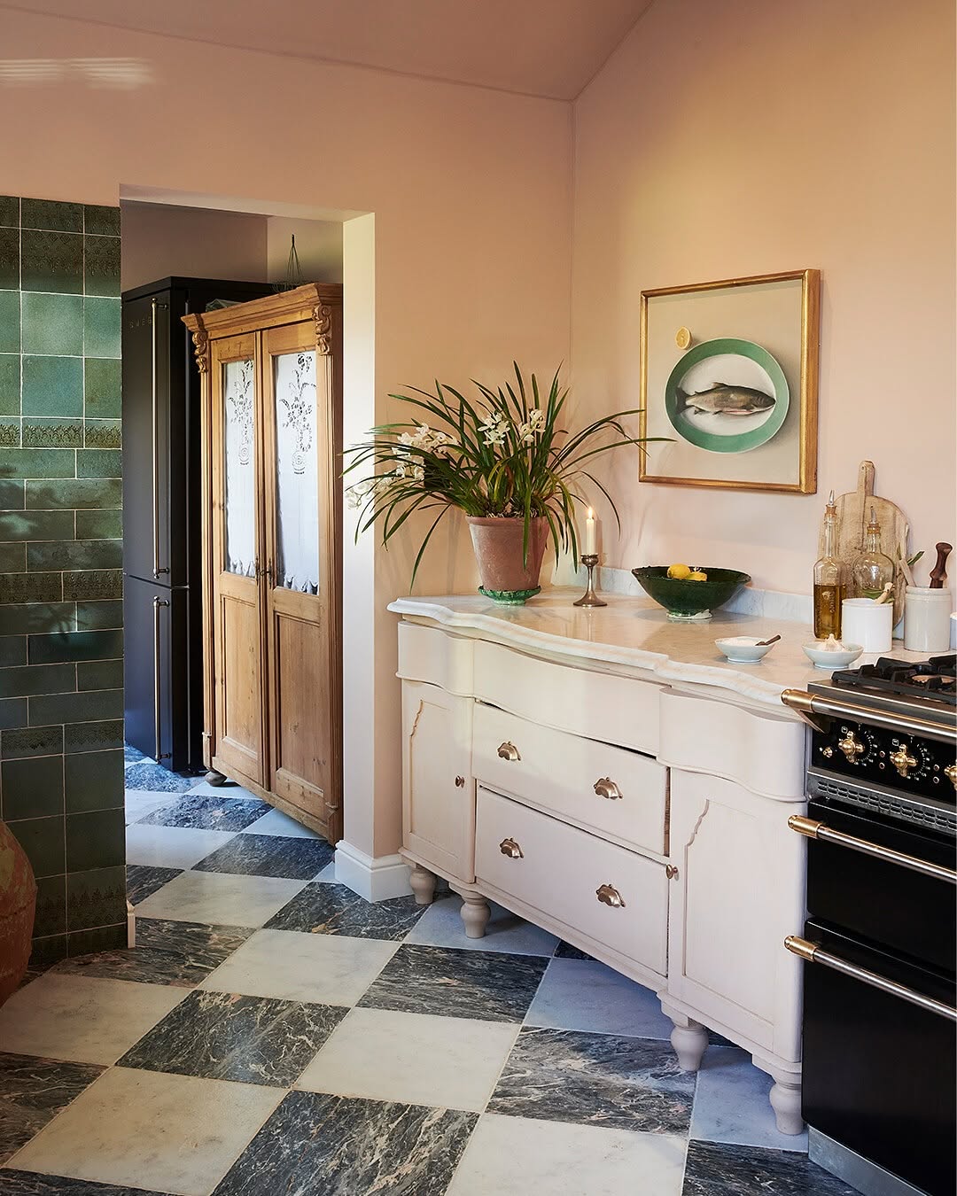 Unfitted kitchen by DeVol Kitchens