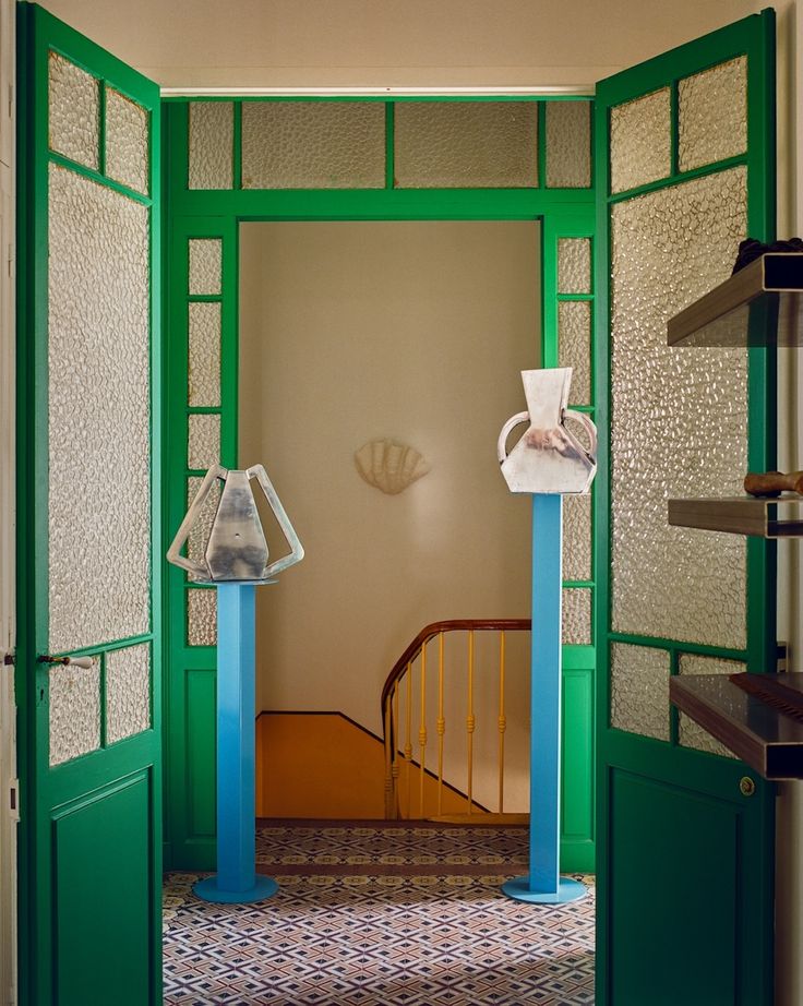 Accent doors indoors by Axel Chay