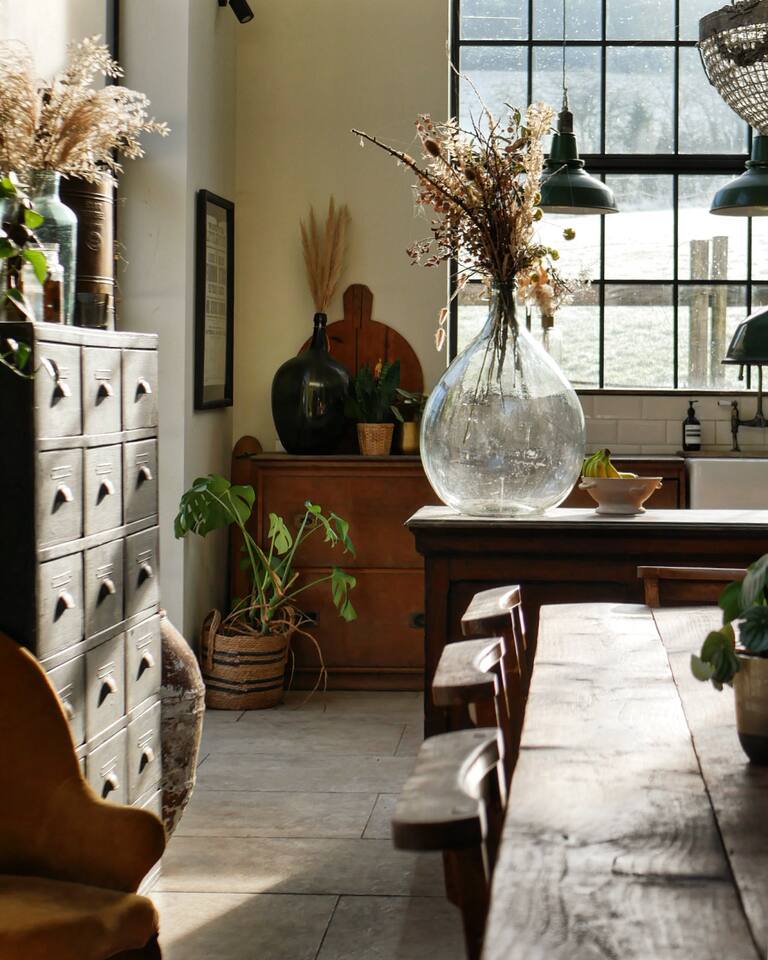 Freestanding heritage layered kitchen