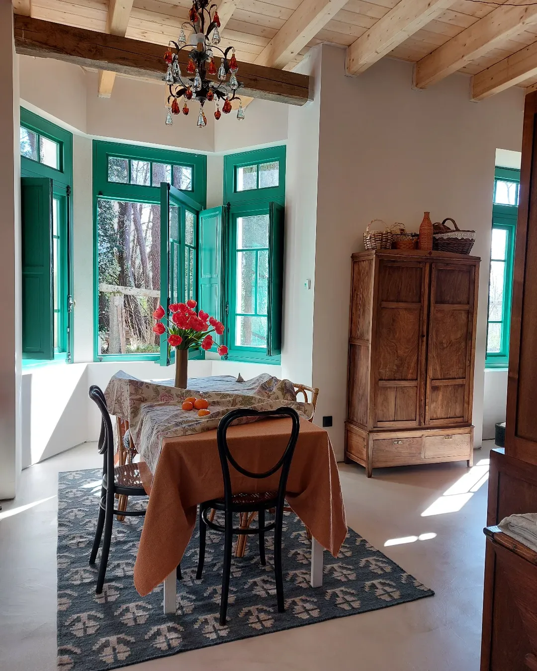 Top Interior Design Trend for 2026: What’s In, What’s Fading, and What Actually Lasts