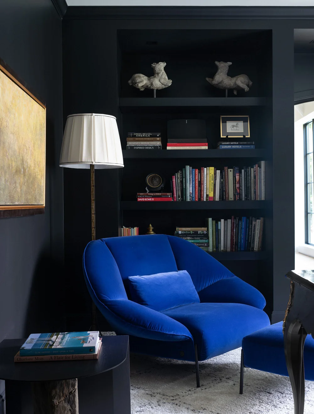 Curved chair, reading nook by SYD Interiors