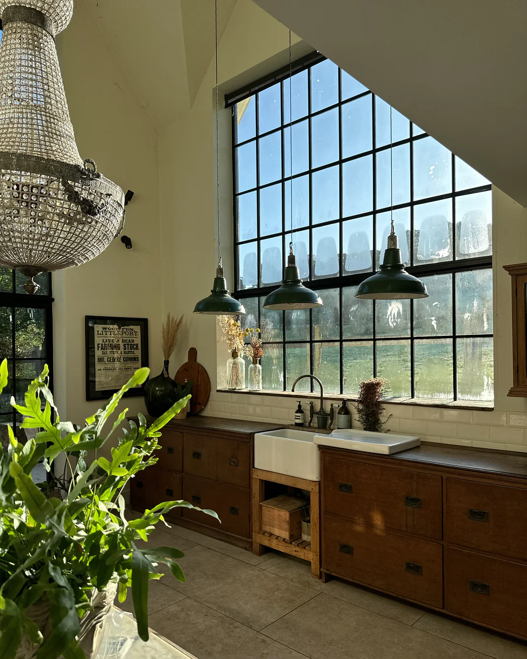 Unfitted kitchen sink area design idea